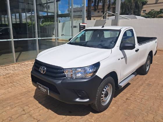TOYOTA HILUX 2.8 D-4D TURBO DIESEL CS 4X4 MANUAL TOYOTA HILUX 2.8 D-4D TURBO DIESEL CS 4X4 MANUAL